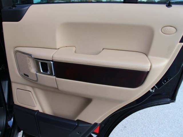 2011 Land Rover Range Rover - Image 24