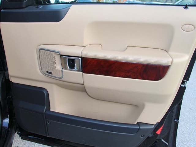 2011 Land Rover Range Rover - Image 26