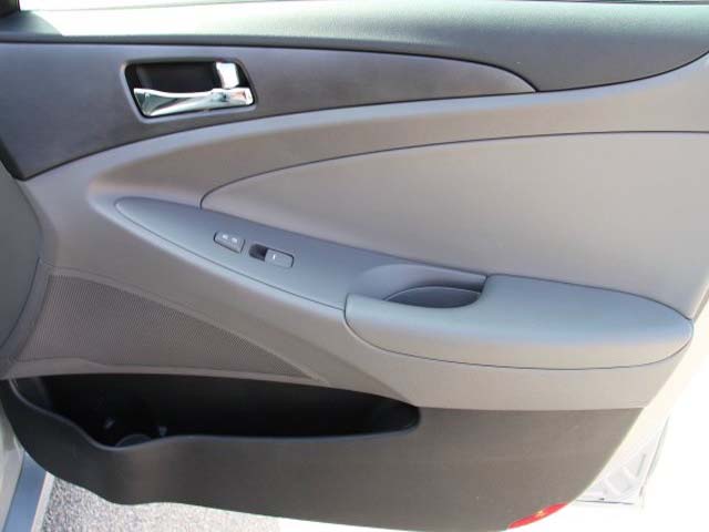 2013 Hyundai Sonata 4D Sedan - 131144 - Image #24