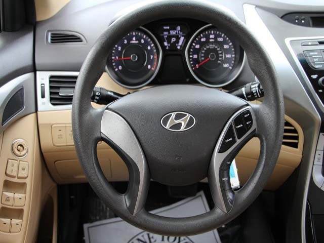 2013 Hyundai Elantra - Image 17