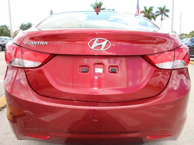 2013 Hyundai Elantra - Image 5