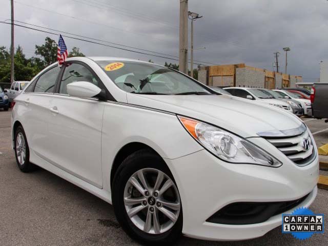 2014 Hyundai Sonata 4D Sedan - 859082 - Image 1