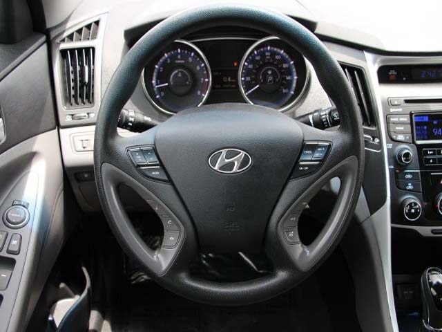 2014 Hyundai Sonata - Image 19