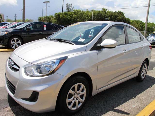 2014 Hyundai Accent - Image 2